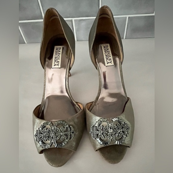 BADGLEY MISCHKA Salsa Satin Jewel Embellished Peep Toe Pumps Size 8.5 - Picture 1 of 11